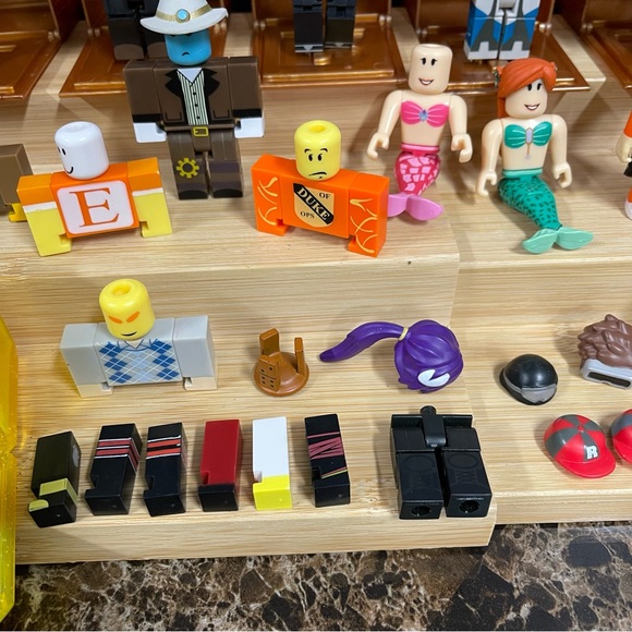 Roblox Figures + extra parts and accessories lot - Picture 5 of 10